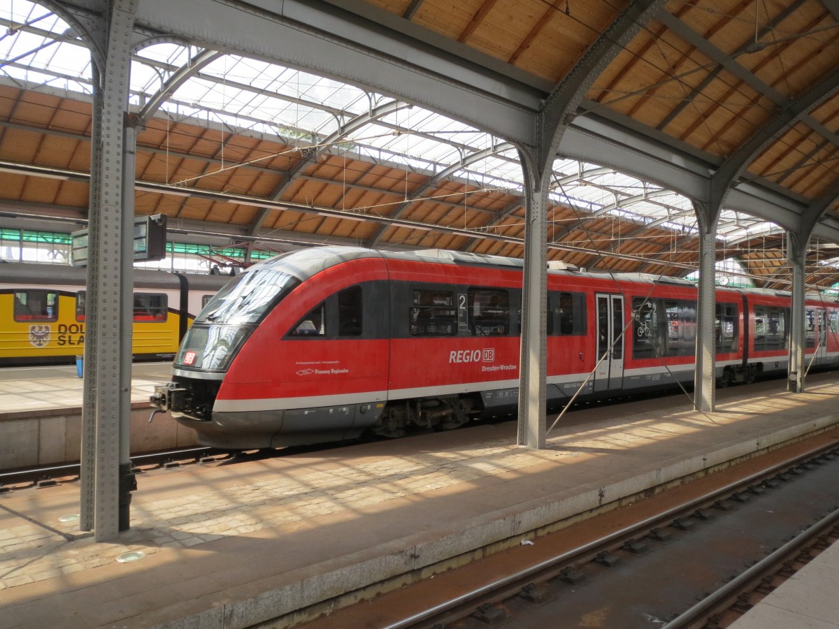 Regio Dresden-Breslau 642 533 am 21. August 2014 im Hauptbahnhof Breslau (Wroclaw Glowny)