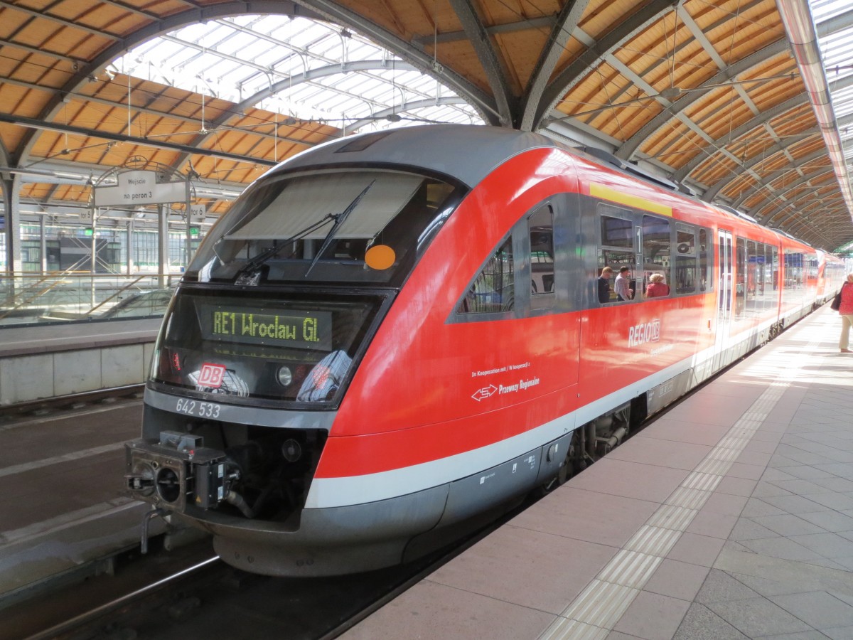 Regio Dresden-Breslau 642 533 am 21. August 2014 im Hauptbahnhof Breslau (Wroclaw Glowny)