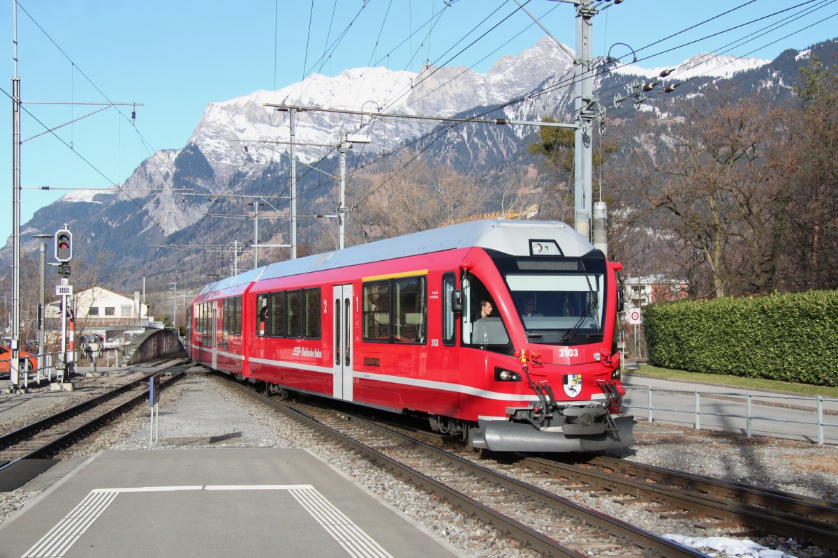 Regio der Linie S1 nach Rhäzüns bei der Einfahrt in Landquart.06.01.14