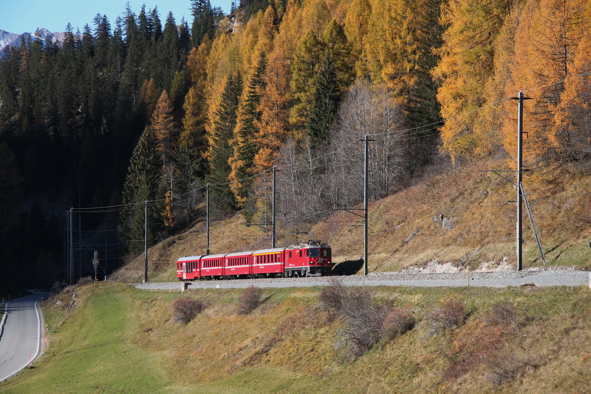 Regio nach St.Moritz kurz vor der Station Bergün/Bravuogn 31.10.17