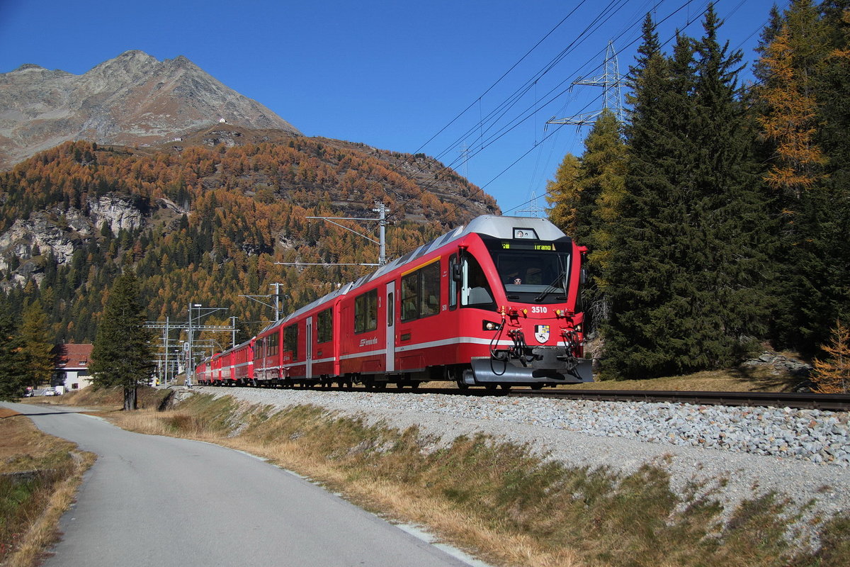 Regio nach Tirano bei der Ausfahrt aus Cavaglia(1693 m.ü.M.)Hier befindet sich auch ein bekannter Gletschergarten.18.10.17