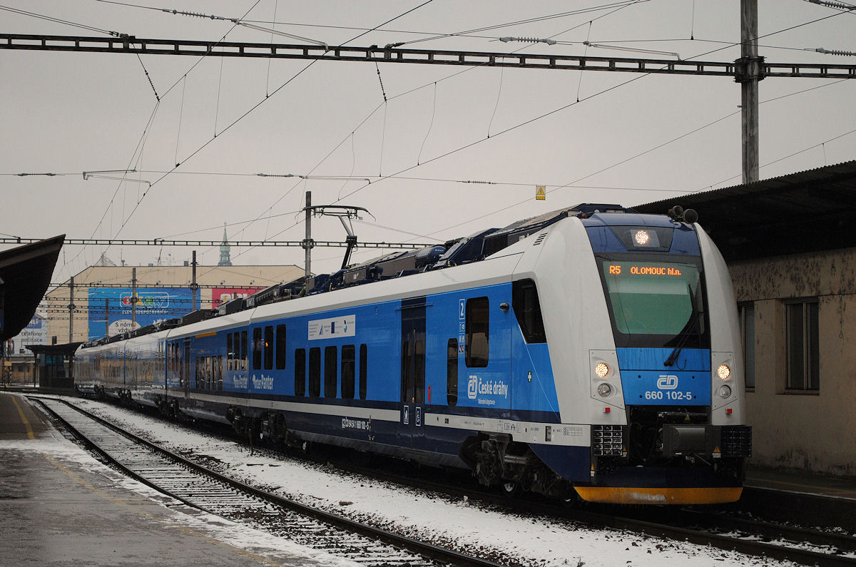 Regio Panther 660 102 als Regionalbahn nach Olmütz kurz vor der Abfahrt am Hbf. Brünn. ( 02.01.2016 ) 