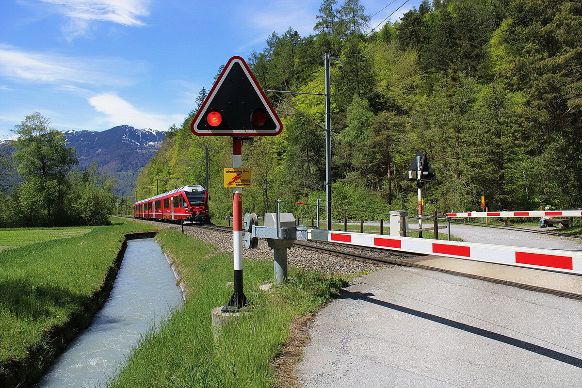 Regio Pendel(Allegra)nach Schiers zwischen Malans und Grüsch.09.05.21