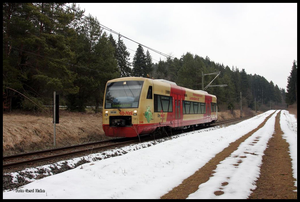 Regio Shuttle Triebwagen 246 war am 12.3.2016 im Einsatz auf der Strecke der Trossinger Eisenbahn. Um 15.11 Uhr fuhr er hier von Trossingen Stadt zum Staatsbahnhof Trossingen.
