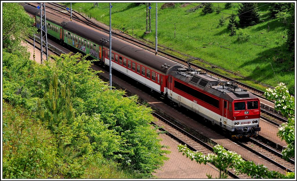 Regio7810 mit 163 052-4 im Bahnhof von Štrba. (05.06.2014)