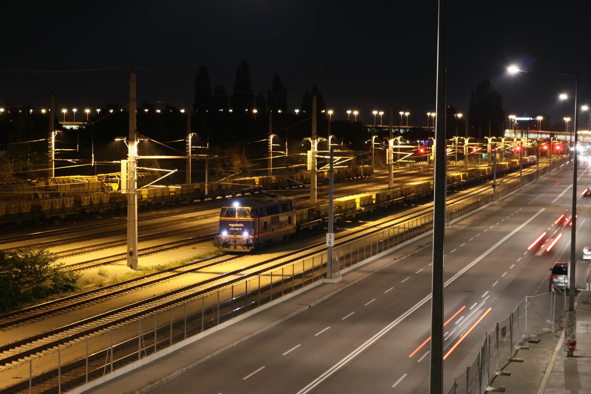 Regiobahn 2143.62 am 1.10.2017 in Wien Donauuferbahnhhof beim Verschub.
