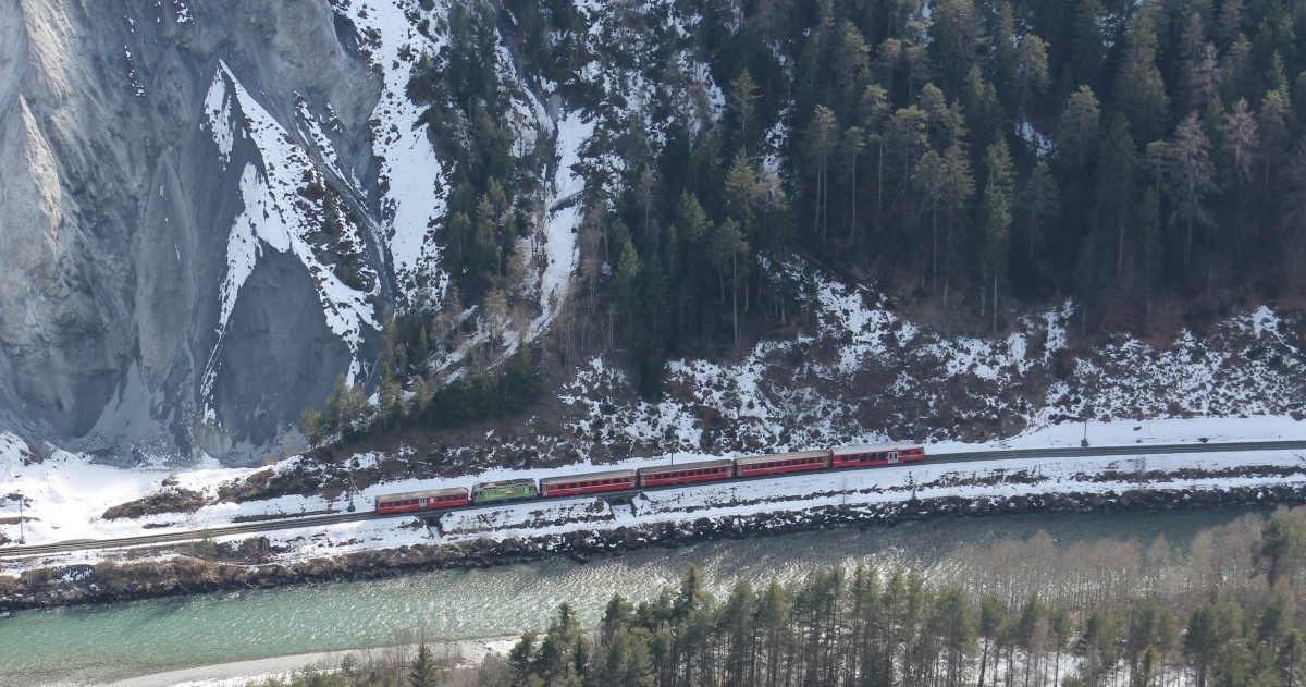 RegioExpress 1232 zwischen Trin und Versam-Safien. (08.03.15)