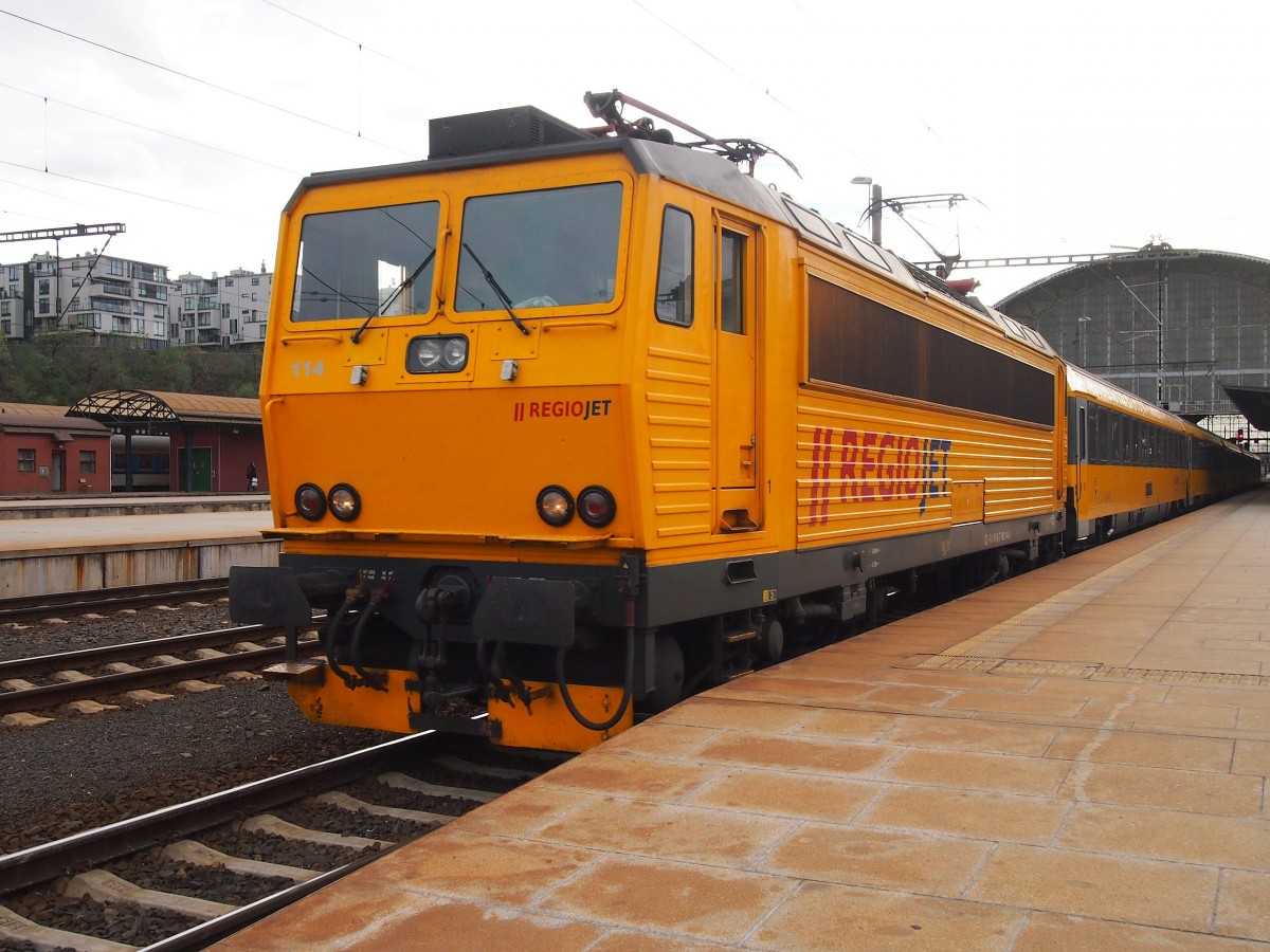 Regiojet 162 114-8 im Hauptbahnhof Prag am 8. 11. 2013.