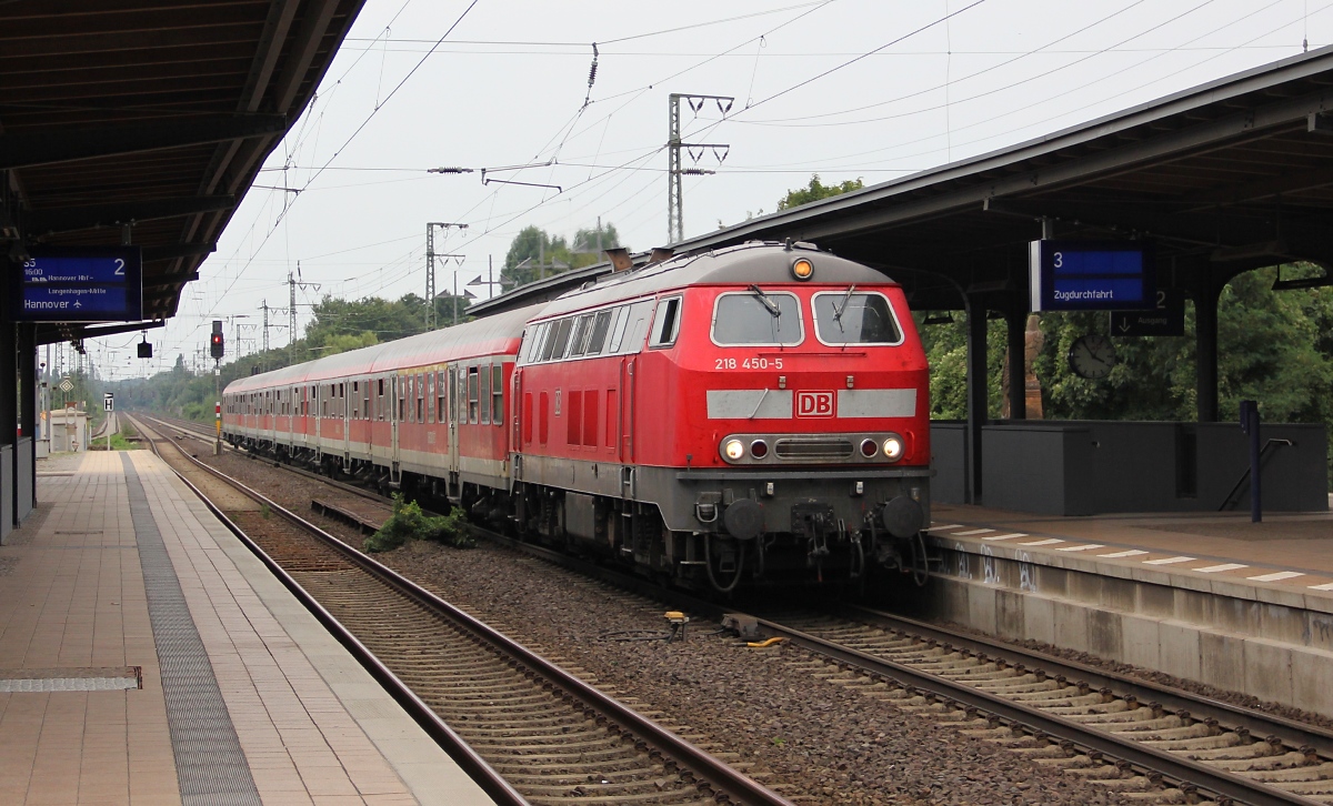 Regional-Express aus Richtung Hannover Hbf. Gezogen von 218 450-5. Aufgenommen in Hannover-Bismarckstraße am 07.09.2013.
