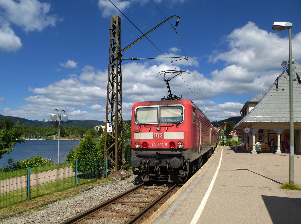 Regionalbahn beim Halt am Bahnhof Schluchsee/Schwarzwald, Juni 2014