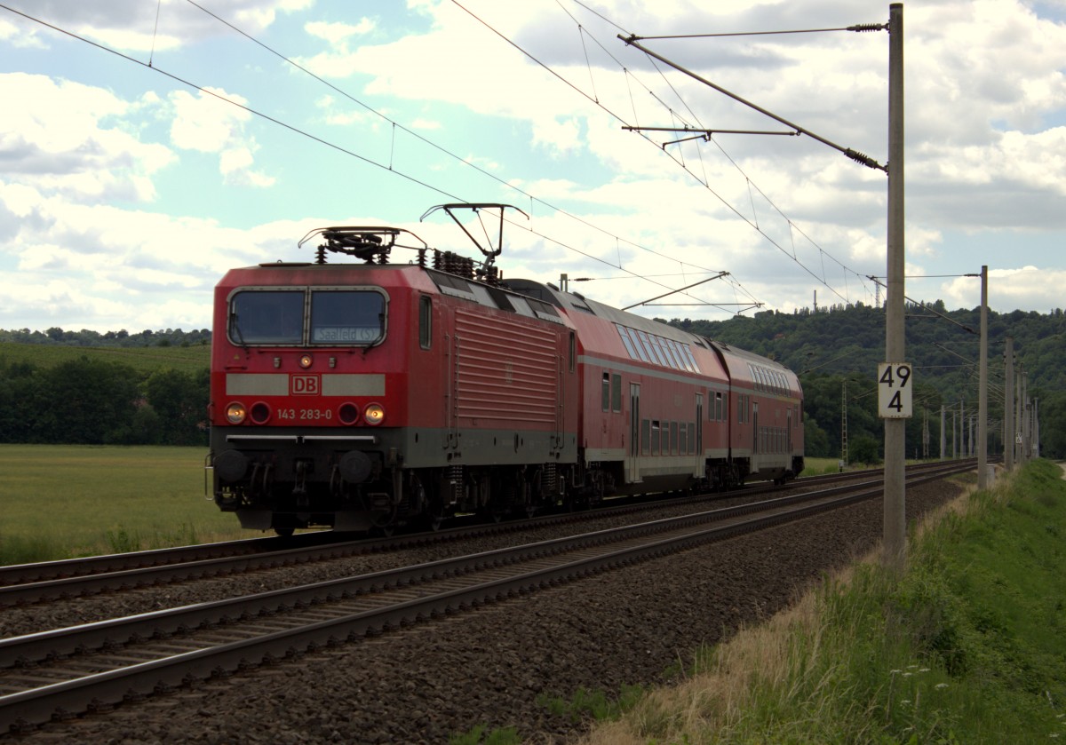 Regionalbahn nach Naumburg Hbf von Saalfeld nahe Schulforte bei Naumburg. Aufgenommen am. 28.06.2015