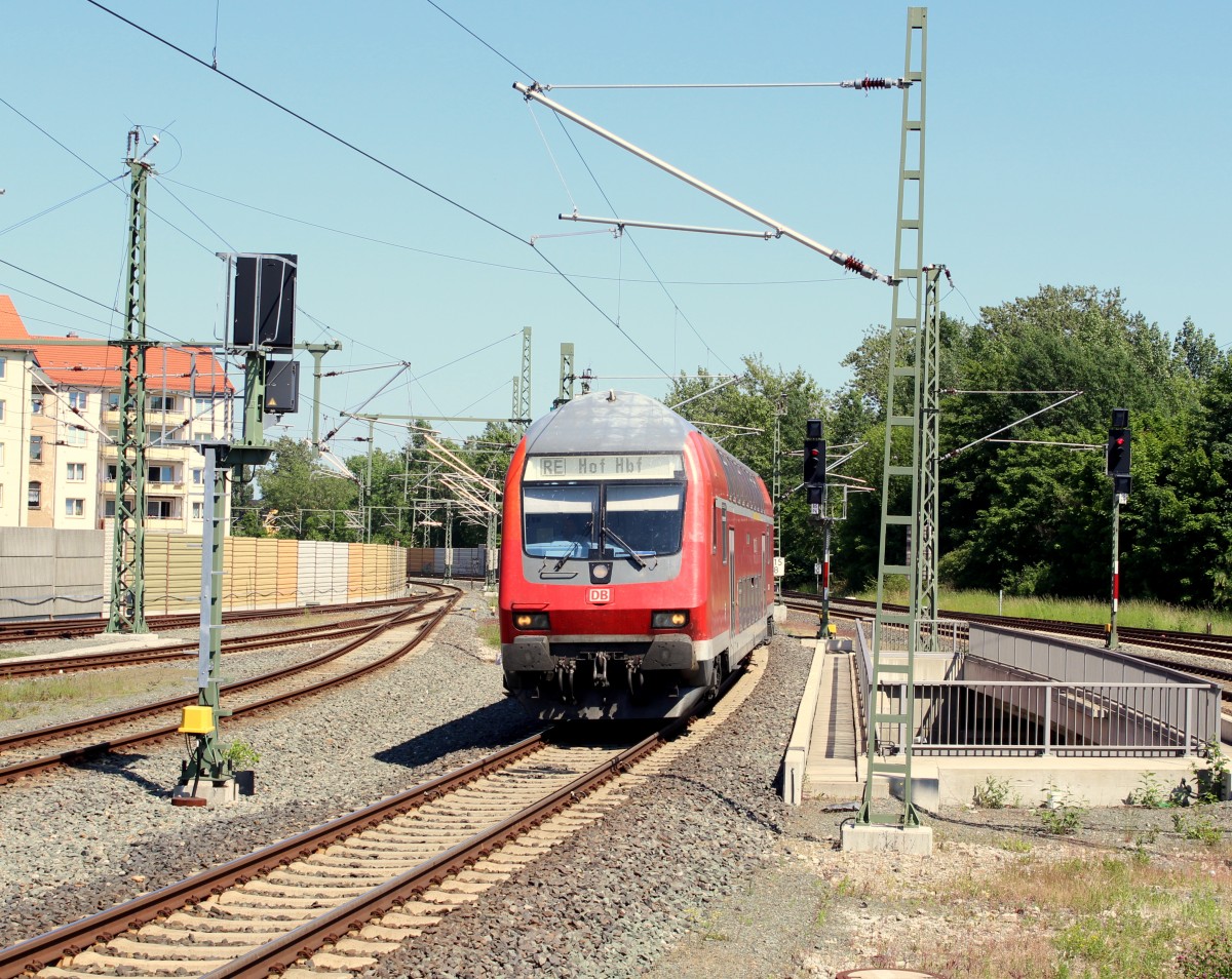 Regionalexpress von Dresden nach Hof bei der Einfahrt in Plauen ob. Steuerwagen voran, gesehen am 05.06.2015