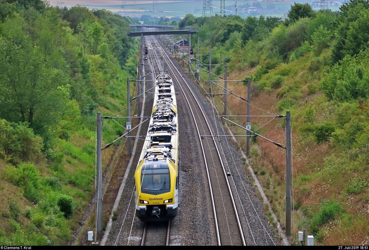 Regionalverkehr auf Hochgeschwindigkeitsstrecke:
1428 015-0 (ET 4.01) und 1430 049 (ET 6.06 | Stadler FLIRT 160) der Go-Ahead Baden-Württemberg GmbH (GABW) als IRE 19683 (IRE1) von Karlsruhe Hbf nach Schwäbisch Gmünd fahren bei Markgröningen bzw. Schwieberdingen auf der Schnellfahrstrecke Mannheim–Stuttgart (KBS 770).
Aufgenommen von einer Brücke.
[27.7.2019 | 18:51 Uhr]