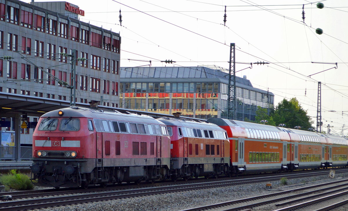 Regionalverkehr in Bayern, hier eine Doppeltraktion 218ér mit  218 433-1 (NVR:  92 80 1 218 433-1 D-DB ) +  218 428-1  (NVR:  92 80 1 218 428-1 D-DB ) Richtung München Hbf. am 11.08.20 Bf. München Heimeranplatz.