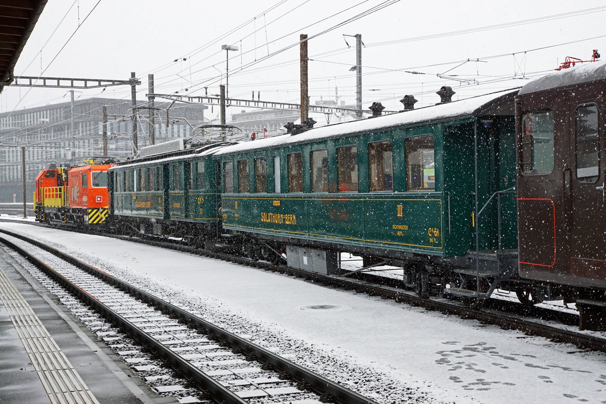 Regionalverkehr Bern-Solothurn RBS
Im Januar 2019 kam auch der RBS in den Genuss von kalten und trüben Tagen mit Schnee.
Personenwagen Ce61 in Solothurn anlässlich einer Lastprobefahrt im Einsatz am 9. Januar 2019.
Foto: Walter Ruetsch
