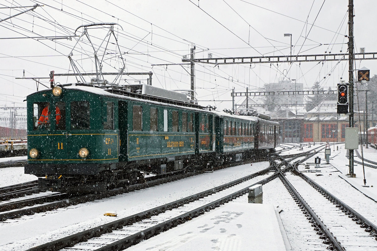 Regionalverkehr Bern-Solothurn RBS
Im Januar 2019 kam auch der RBS in den Genuss von kalten und trüben Tagen mit Schnee.
CFe 4/4 11 anlässlich einer Lastprobefahrt im Einsatz in Solothurn am 9. Januar 2019.
Foto: Walter 
