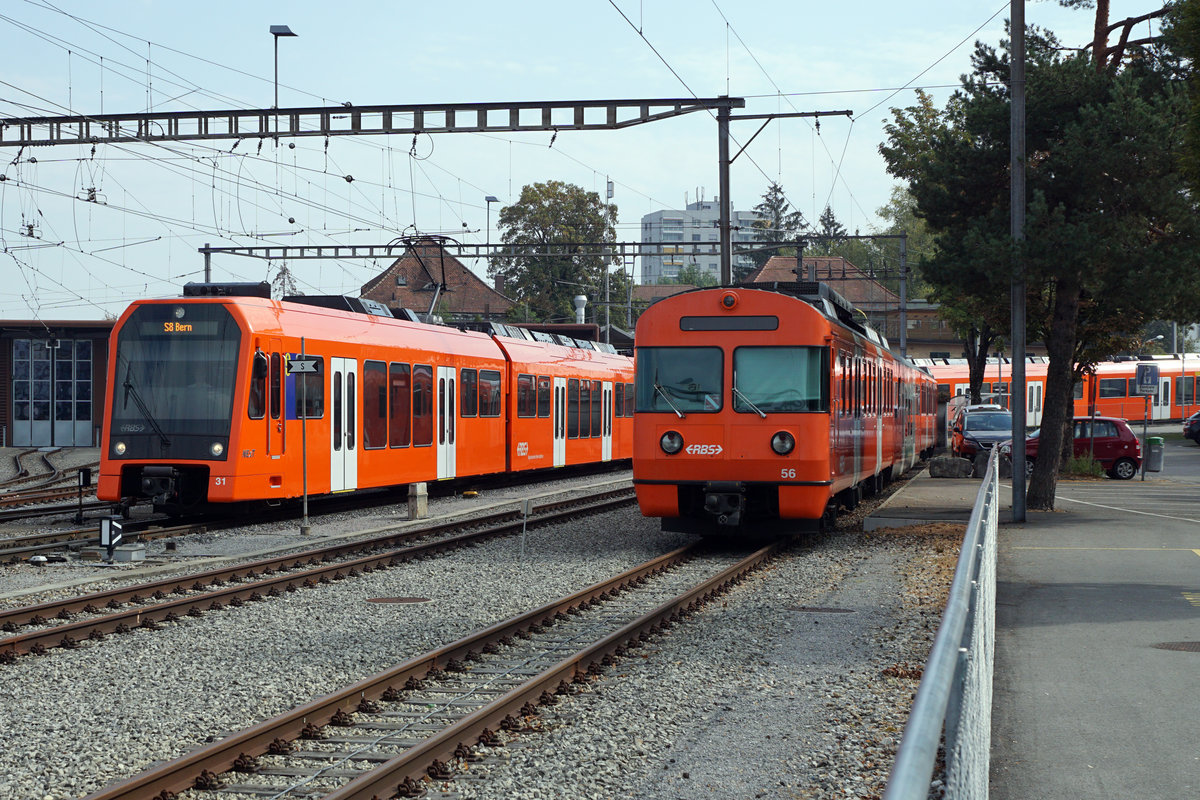 Regionalverkehr Bern-Solothurn RBS/SZB
Seltene Begegnung in Solothurn HB zwischen dem RABe 4/12 NEXT und dem Be 4/12 56 MANDARINLI am 30. September 2018.
Foto: Walter Ruetsch 
