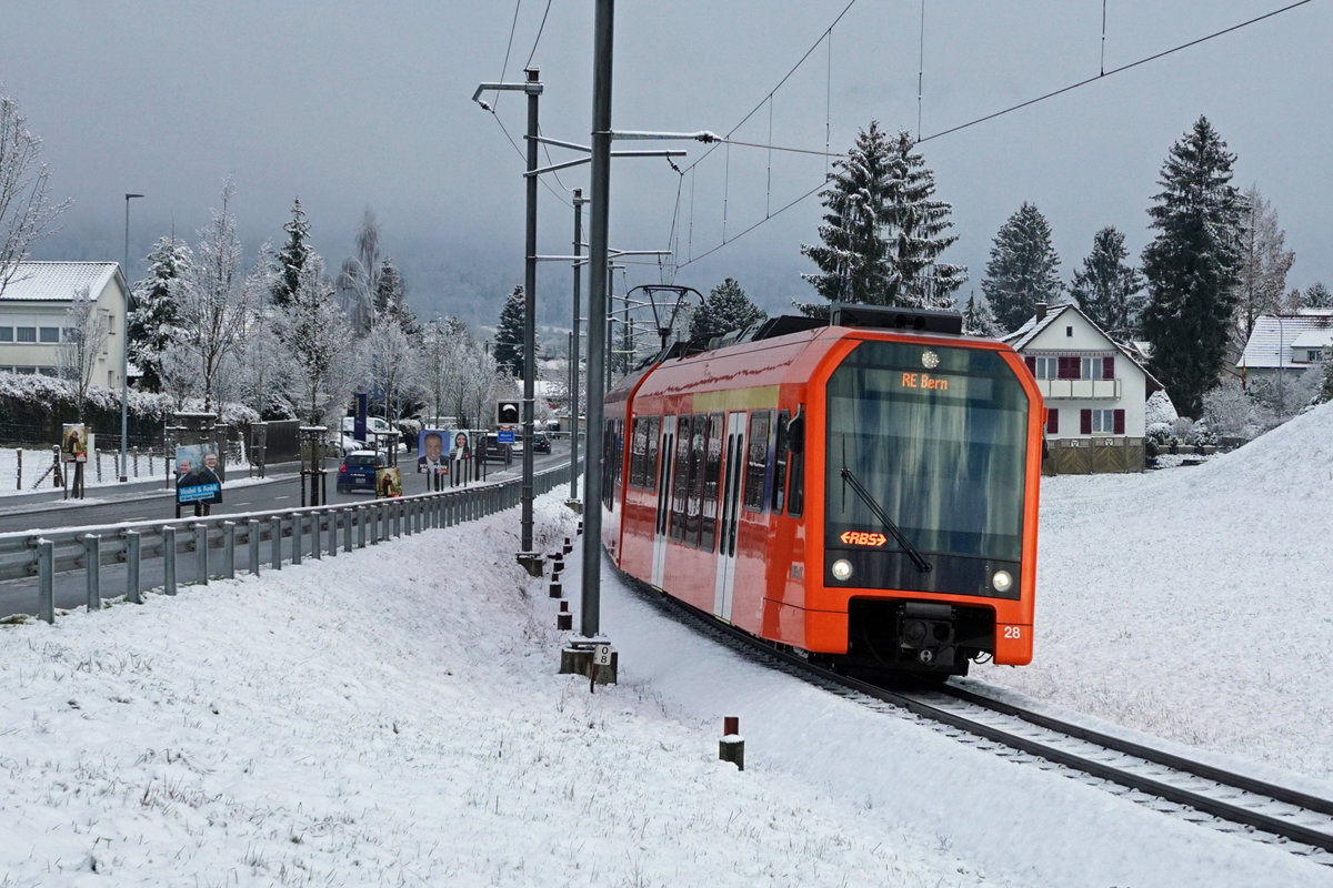 Regionalverkehr Bern-Solothurn/RBS.
RABe 4/12 Niederflur-Gelenkzug NExT als RE Solothurn-Bern bei Zuchwil am 9. Februar 2021.
Foto: Walter Ruetsch