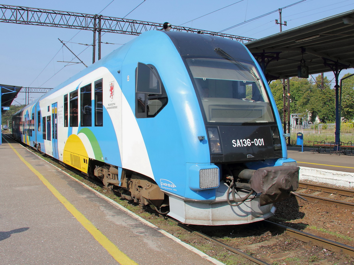 Regionalverkehr in Polen: SA136-001 als R 88354 von Szczecin Glowny an seiner Endhaltestelle in Kolobrzeg (Kolberg) am 07. September 2014  
