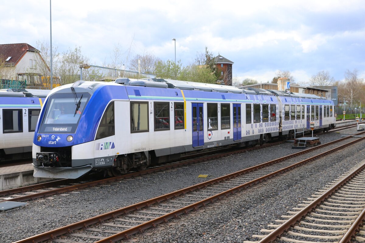 Regionalverkehr Start Alstom Coradia iLint Wasserstofftriebzug 554 111 am 05.04.24 in Usingen vom Bahnsteig aus fotografiert