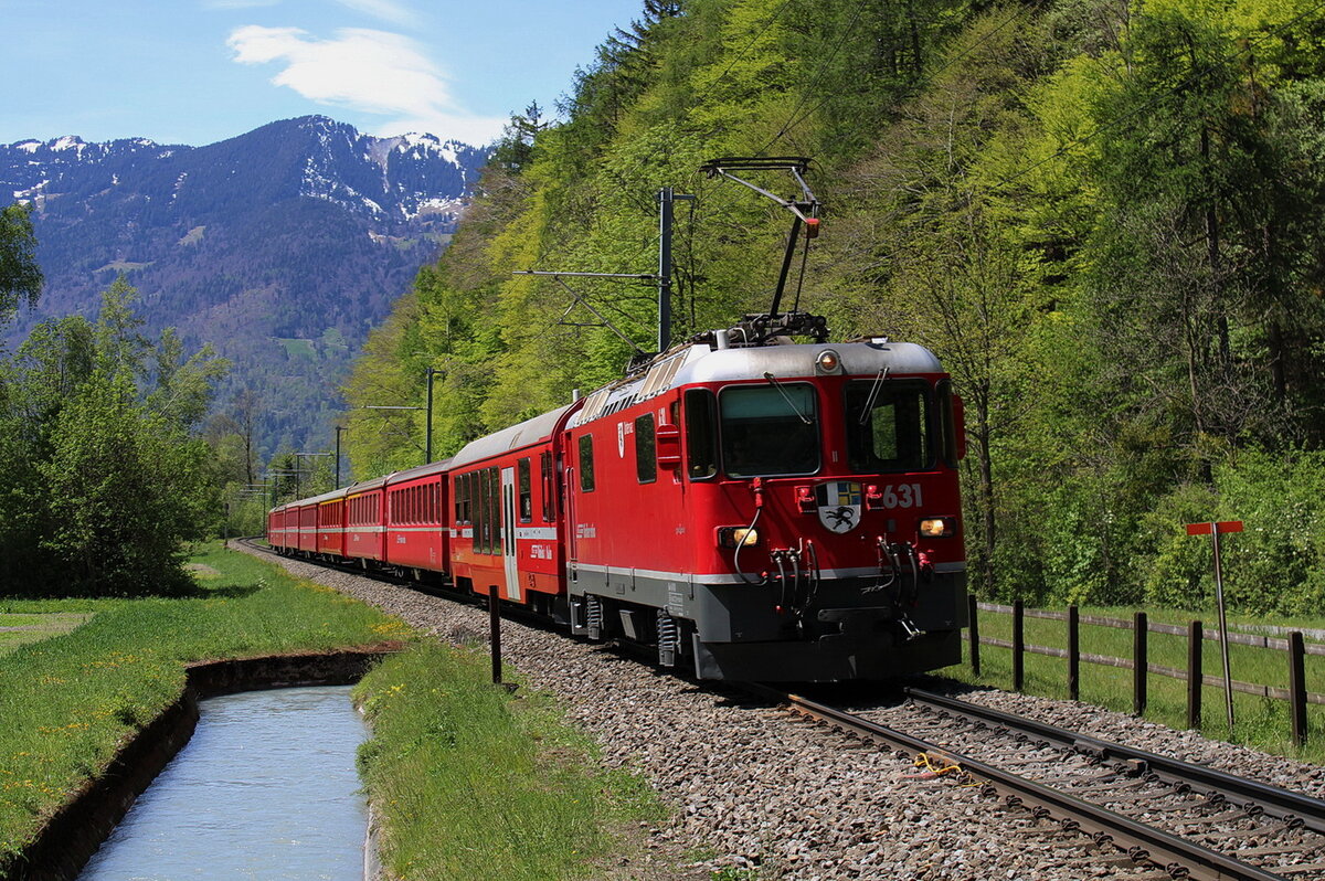Regionalzug nach Scuol/Tarasp zwischen Malans und Grüsch.09.05.21