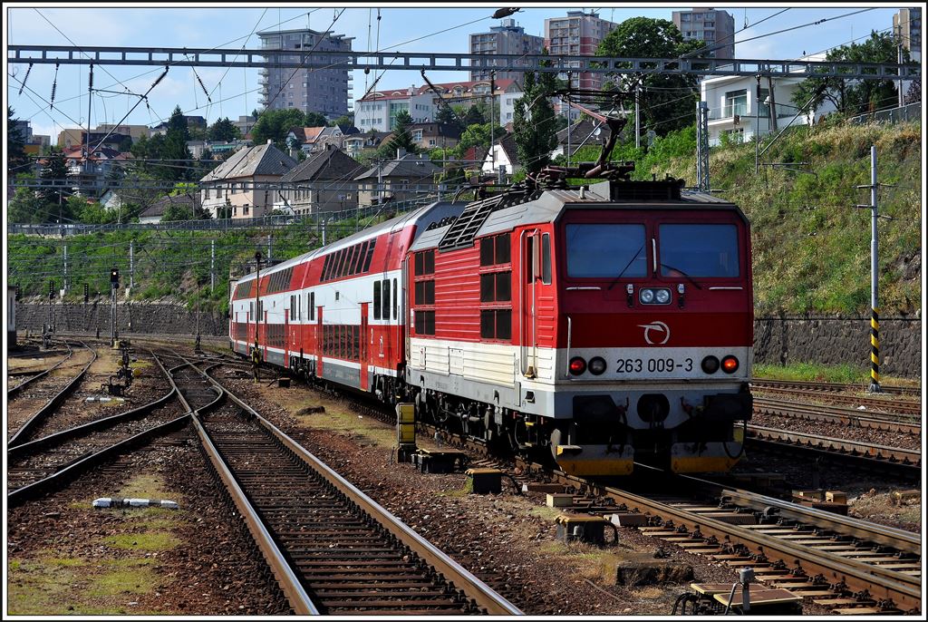 Regionalzug (Os) nach Kuty mit 263 009-3 verlässt Bratislava Hlavná Stanica. (01.06.2014)