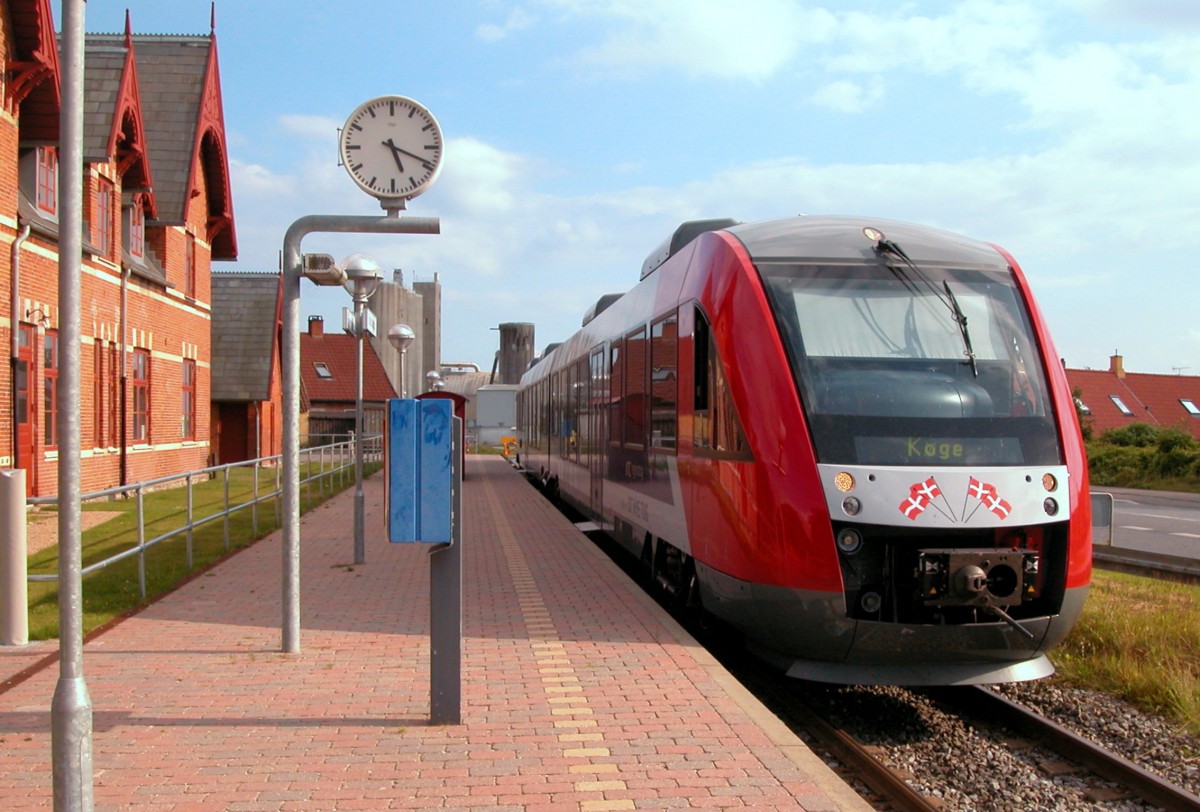 Regionstog, Østbanen LINT 41 Fakse Ladeplads am 11. August 2009.