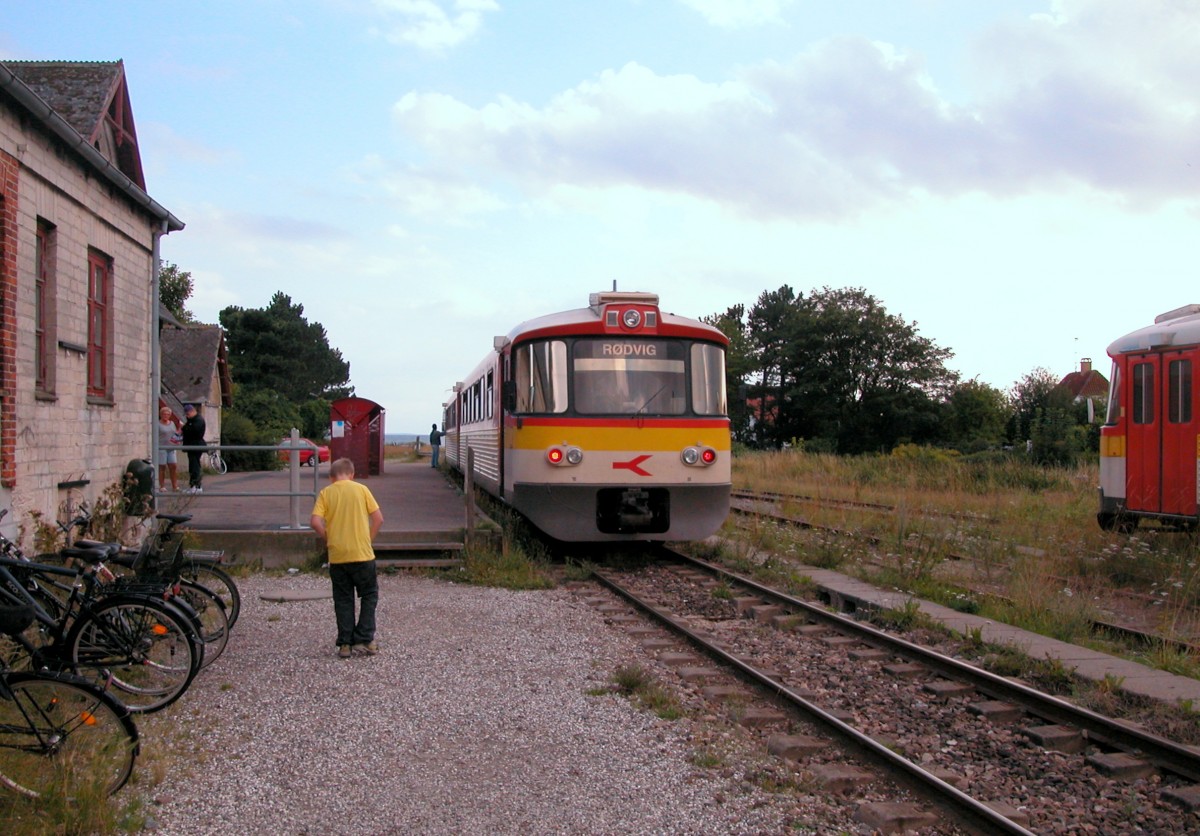 Regionstog - Østbanen: Triebzug (Ys + Ym) Bahnhof Rødvig am 11. August 2009.