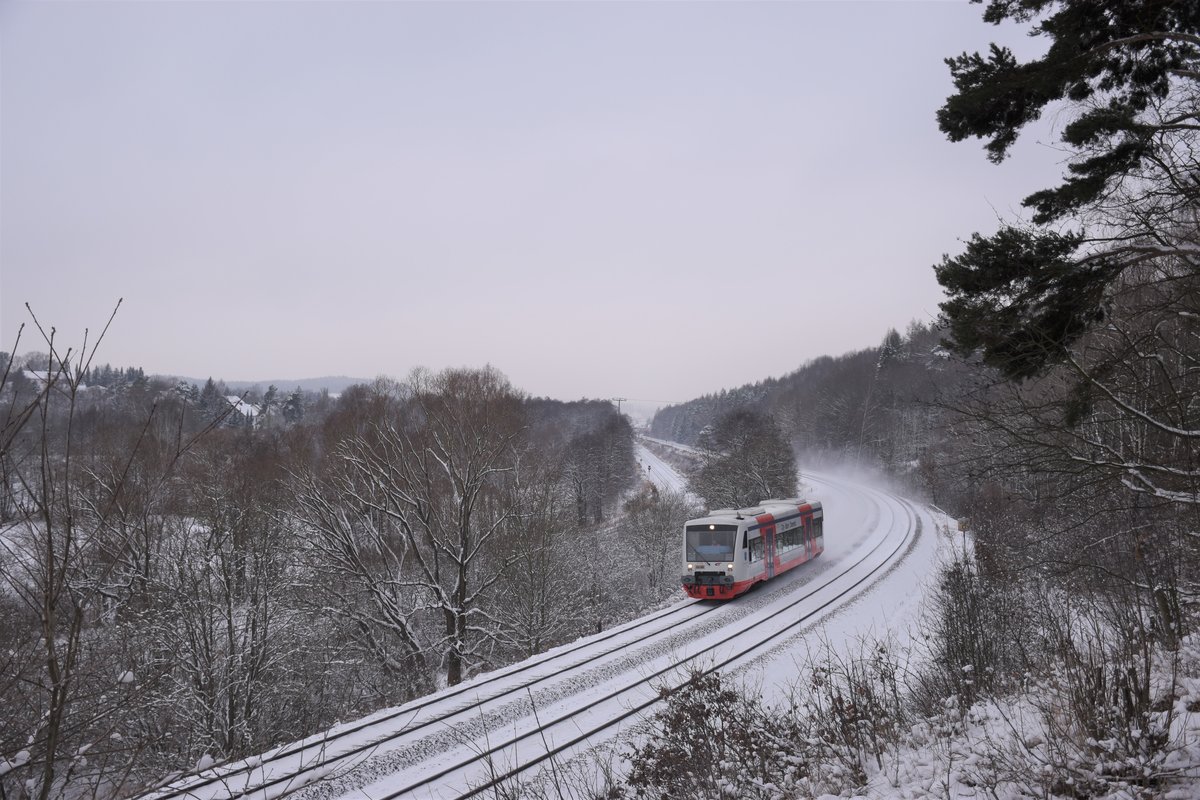 Regioschüttler tummeln sich geradezu in Oberfranken. Gerade die OWS in Weiden ist ein wichtiges Ziel für diese Fahrzeuge, wohin auch VT 516 der Citybahn Chemnitz am 08.01.2021 unterwegs war.