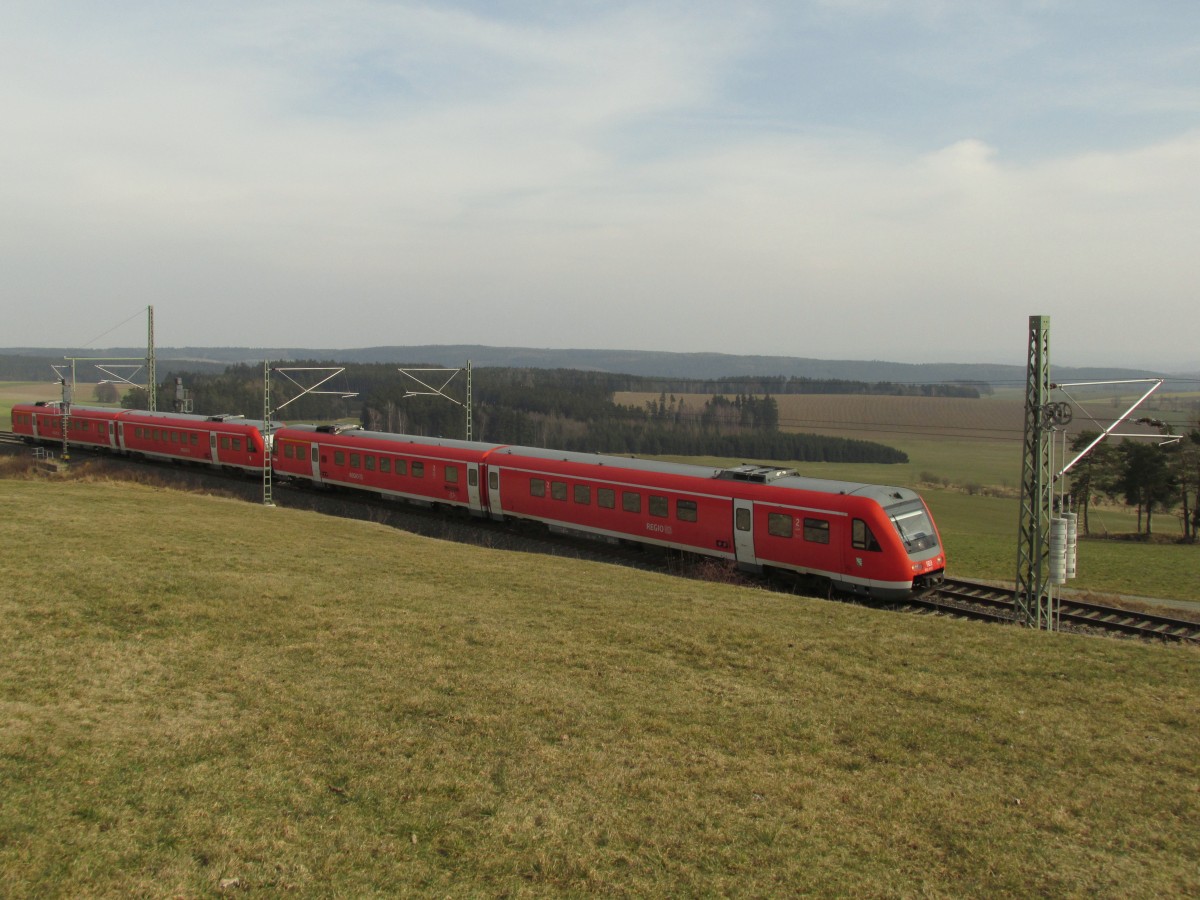 Regioswinger im Einsatz als Regionalexpress zwischen DD und Hof. Gesehen am 17.03.2015 nahe Plauen.