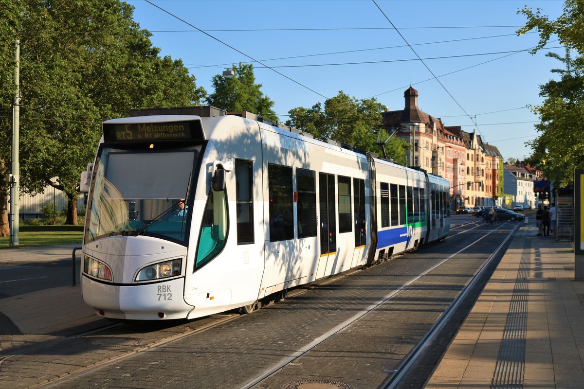 RegioTram Alstom RegioCitadis Wagen 712 am 24.07.19 in Kassel