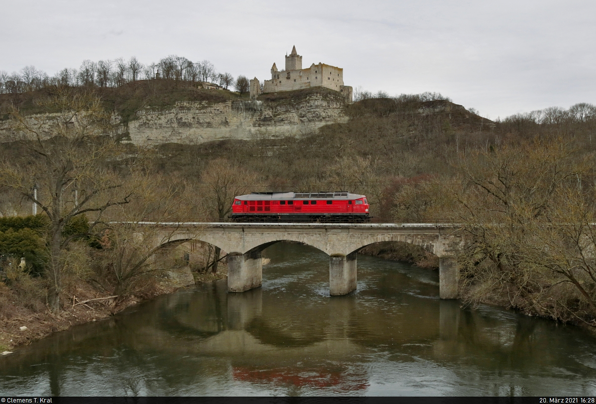Reichsbahn-Klassiker an der Rudelsburg:
232 528-0 (132 528-1) als Tfzf unterwegs in Saaleck Richtung Großheringen.

🧰 DB Cargo
🚩 Bahnstrecke Halle–Bebra (KBS 580)
🕓 20.3.2021 | 16:28 Uhr