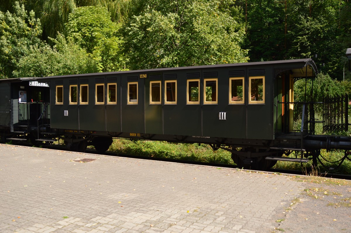 Reisezugwagen mit der Nummer Baden 12240, hier im Zug des Kuckucksbähnle eingestellt.
9.9.2015