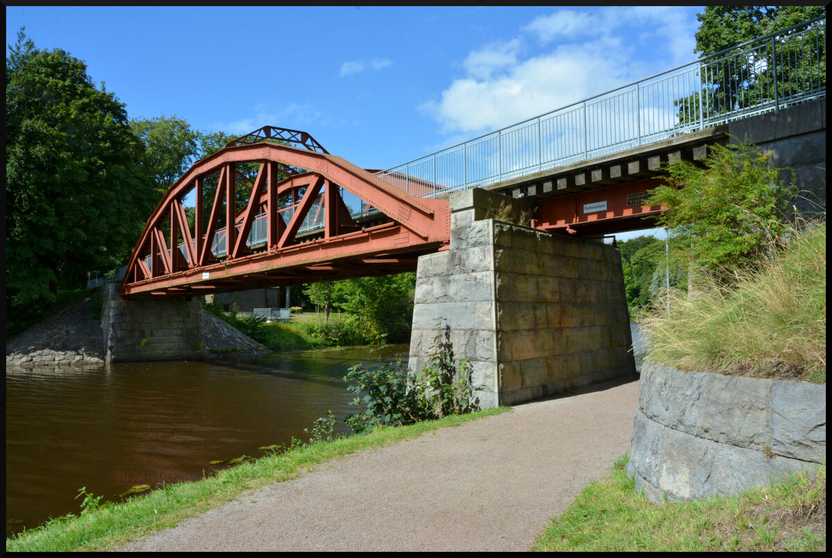 Relikt einer vergangenen Zeit: Die Pyttebron dient heute als Rad- und Fußgängerweg über den Fluss Rönne in Ängelholm. Früher dampften hier Schmalspurzüge über die Brücke und transportierten vorwiegend Zuckerrüben von den umliegenden Feldern zum Bahnhof Ängelholm. 11.08.2024