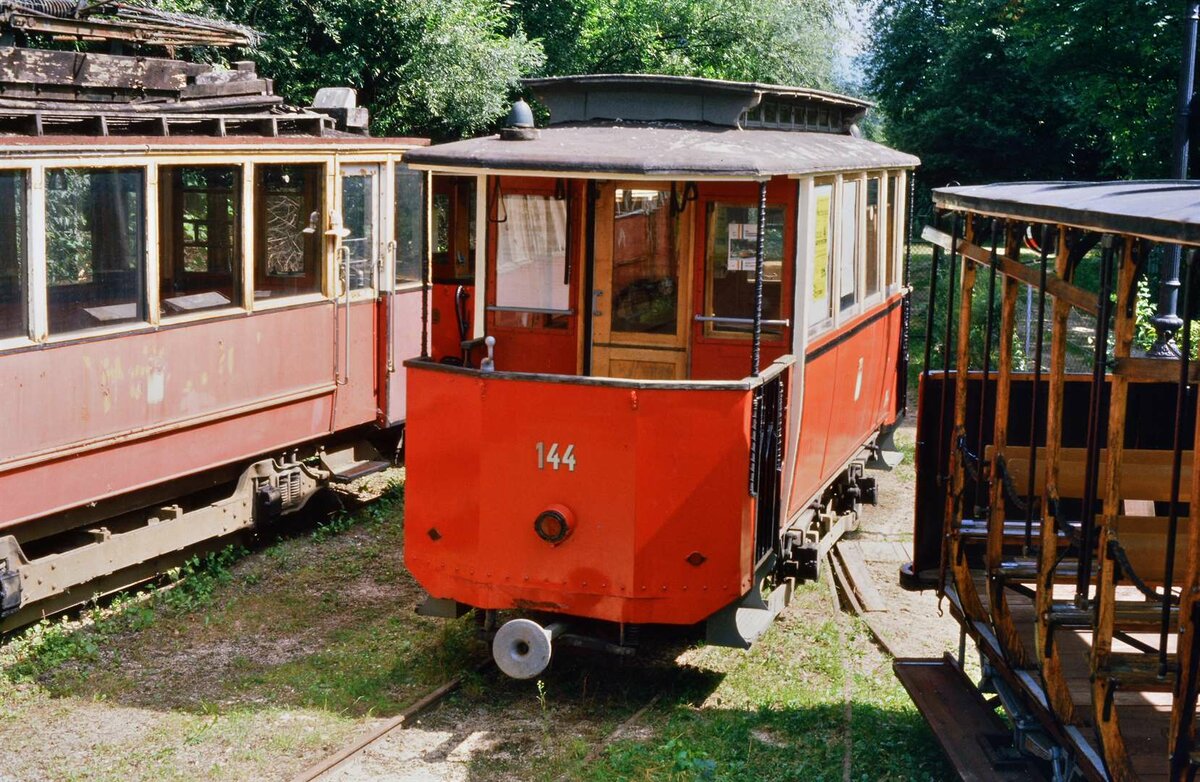 Remisengelände der Lendcanaltramway Klagenfurt (am Wörthersee) mit TW 144  
Datum: 25.08.1986