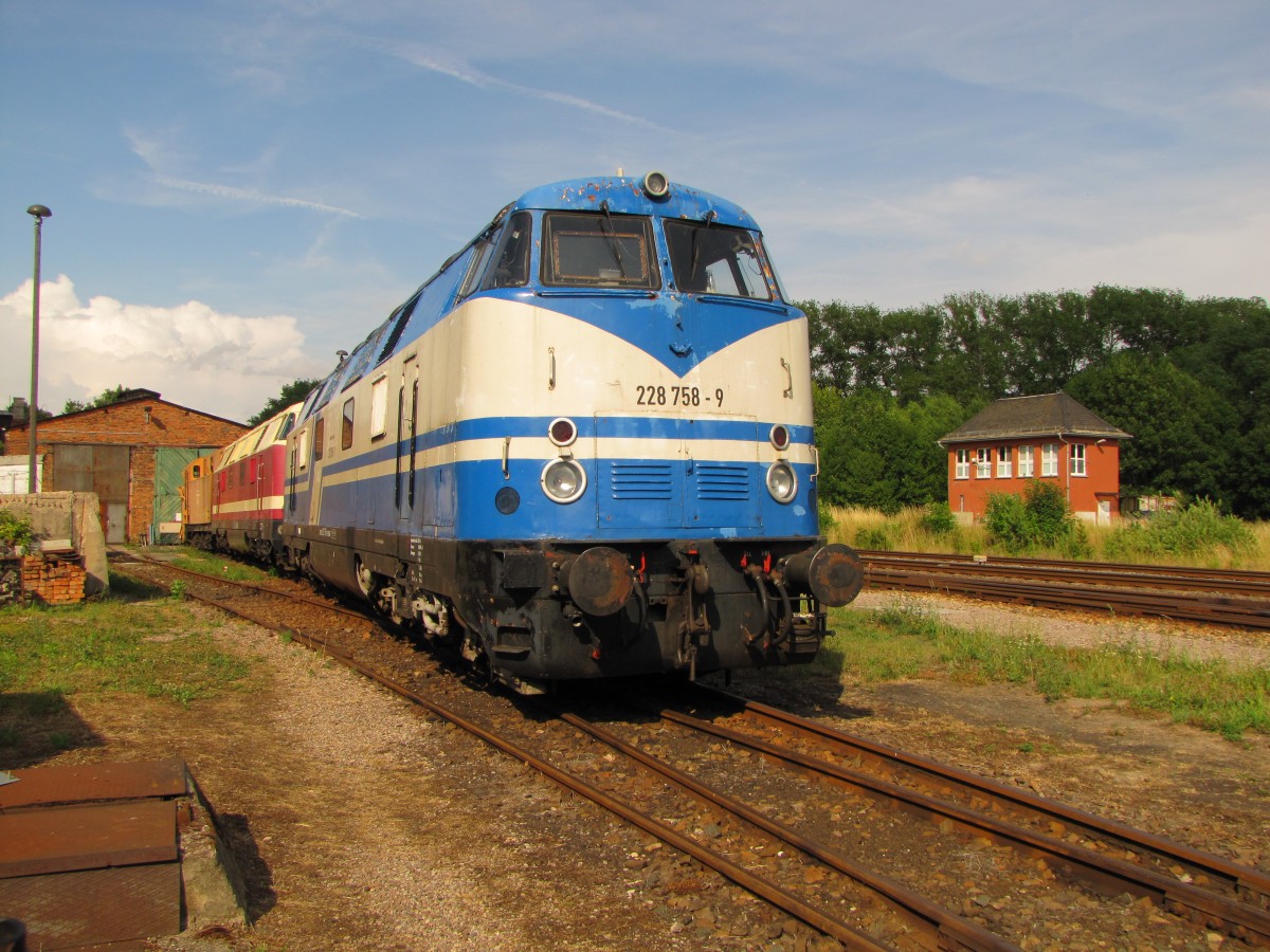 Rennsteigbahn 228 758-9 am 18.07.2015 in Ilmenau.