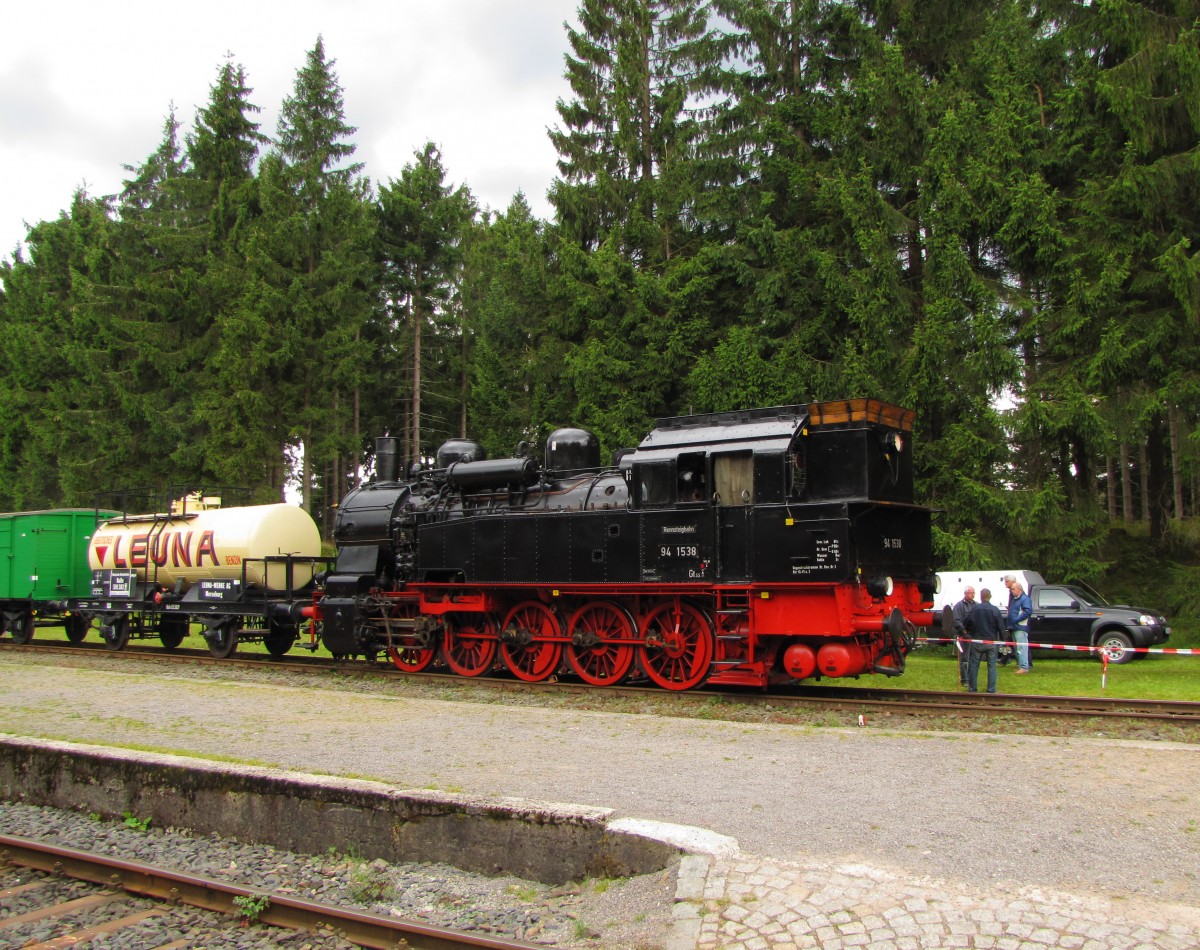 Rennsteigbahn 94 1538 beim 110. Streckengeburtstag, am 23.08.2014 im Bahnhof Rennsteig.