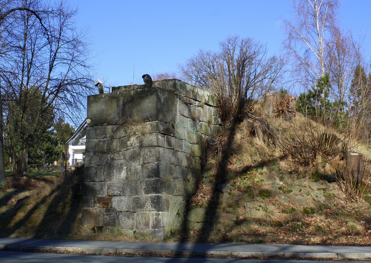 Rest Brückenfundament | Blickrichtung Taubenheim | Oppach | Februar 2022