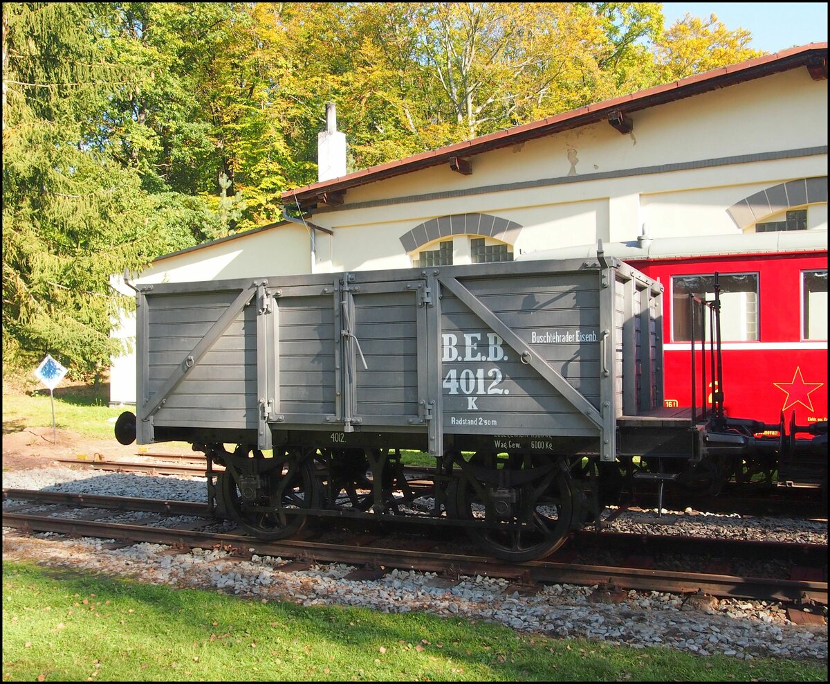 Restaurierte Güterwagen K 4012, B.E.B. Buschtehrader Eisenbahn, 10. 10. 2021 im Eisenbahnmuseum Lužná u Rakovníka.