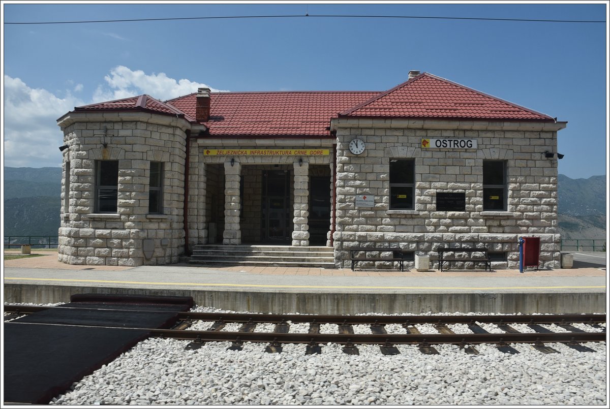 Restaurierter Bahnhof von Ostrog. (02.08.2016)