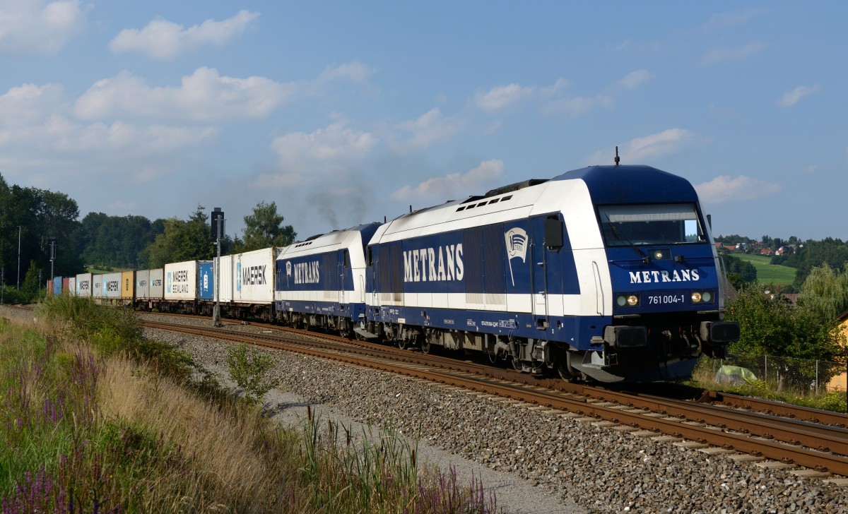 Resultierend durch eine mehrwöchige Streckensperre zwischen Hodos und Pragersko wurde der Metrans Containerzug 49399 via Fehring, Graz und Spielfeld umgeleitet.
Zwischen St.Gotthard und Spielfeld-Straß war der Zug  mit der 761 004 sowie der 761 005 bespannt und wurde von mir beim Ausfahren aus der Betriebsausweiche Authal fotografiert. 