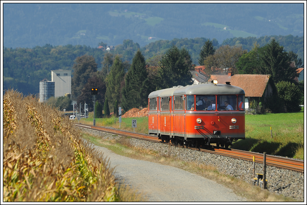 Retour ging es für VT 10.02 am 12.9.2018 als SPZ 8524 von Deutschlandsberg (AB Leibenfeld) nach Graz über die neue Koralmbahn, hier kurz nach Groß St. Florian. Mein Dank gebühr Fotokollege Ferk für den Hinweis, das dieser Zug heute unterwegs war. 