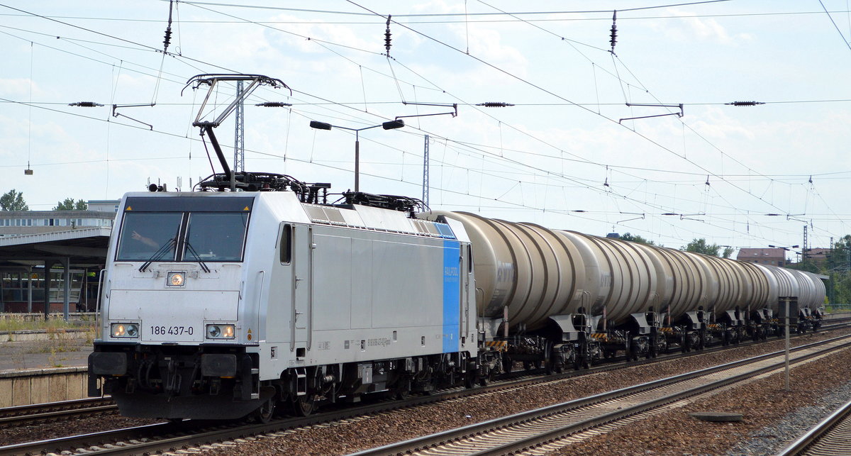 Retrack GmbH & Co. KG mit der Rpool   186 437-0  [NVR-Number: 91 80 6186 437-0 D-Rpool] und Kesselwagenzug (Propylenoxid) am 17.07.18 Bf. Flughafen Berlin-Schönefeld. Nette Grüße an den Tf. !!!! 
