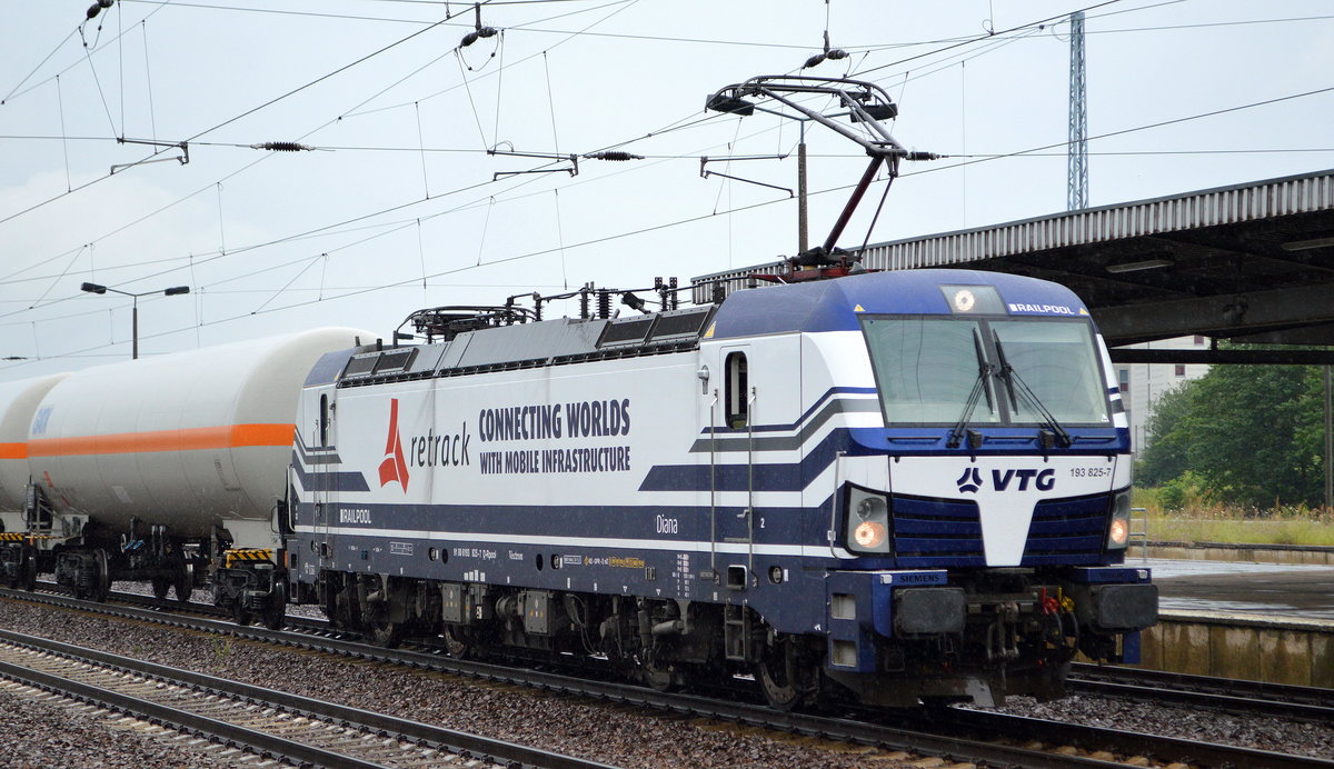 Retrack GmbH & Co. KG, Hamburg [D] mit  193 825-7  Name: Diana [NVR-Numer: 91 80 6193 825-7 D-Rpool] und einem Ganzzug Druckgaskesselwagen am 15.07.20 Durchfahrt Bf. Flughafen Berlin Schönefeld. Auch diese Railpool Vectron die an Retrack vermietet ist hat dieses neue sehr schöne Firmendesign erhalten. 