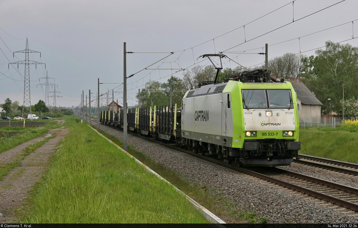 [Reupload]

185 533-7 unterwegs mit Metallementen auf unternehmenseigenen Flachwagen mit Rungen an der Blockstelle (Bk) Braschwitz Richtung Köthen.

🧰 ITL Eisenbahngesellschaft mbH (ITL)
🚩 Bahnstrecke Magdeburg–Leipzig (KBS 340)
🕓 14.5.2021 | 12:36 Uhr