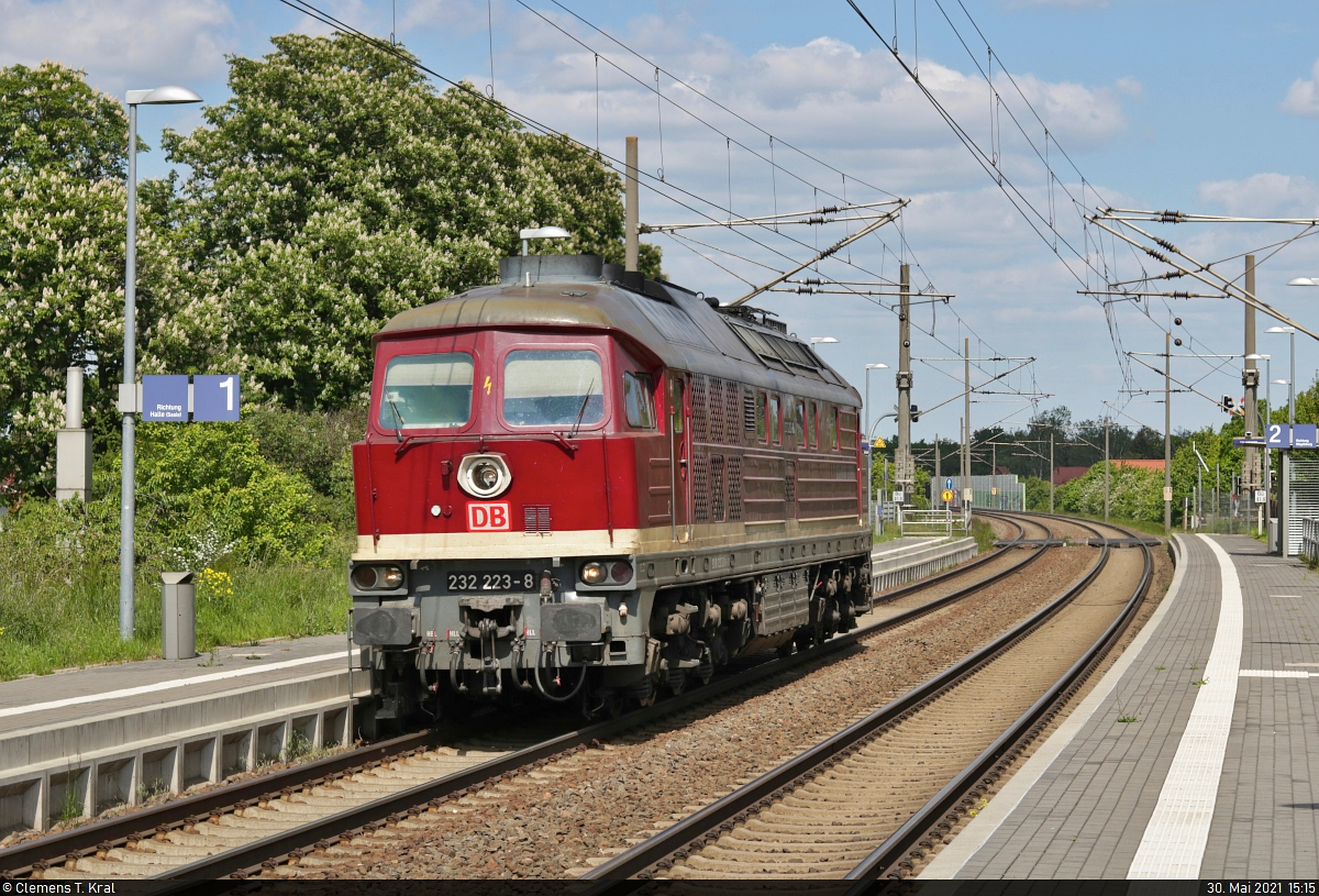 [Reupload]

232 223-8 (​132 223-9) durchfährt als Tfzf den Hp Zöberitz auf Gleis 1 Richtung Halle (Saale).

🧰 DB Bahnbau Gruppe GmbH
🚩 Bahnstrecke Magdeburg–Leipzig (KBS 340)
🕓 30.5.2021 | 15:15 Uhr