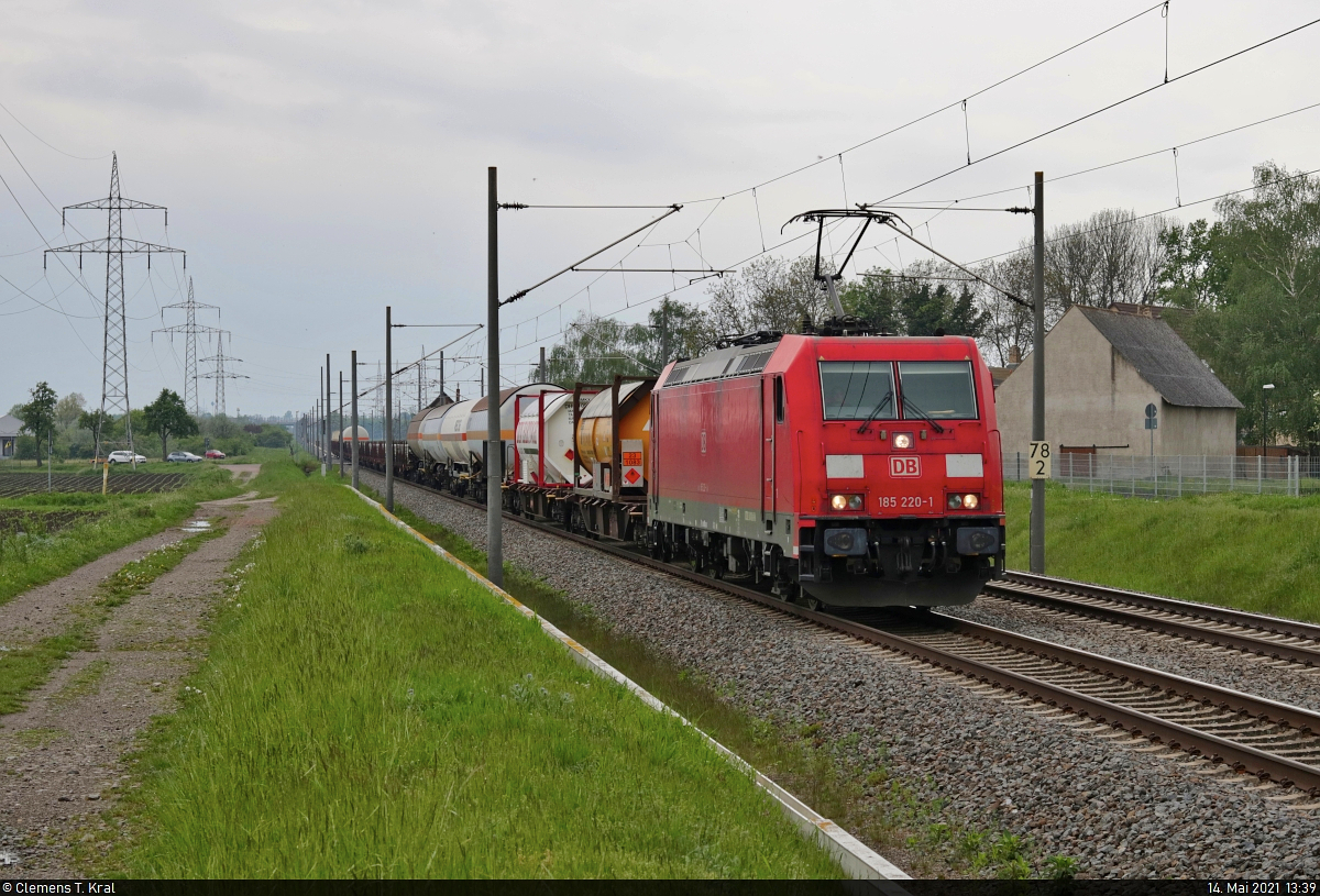 [Reupload]

Gemischter Gz mit 185 220-1 unterwegs an der Blockstelle (Bk) Braschwitz Richtung Köthen.

🧰 DB Cargo
🚩 Bahnstrecke Magdeburg–Leipzig (KBS 340)
🕓 14.5.2021 | 13:39 Uhr