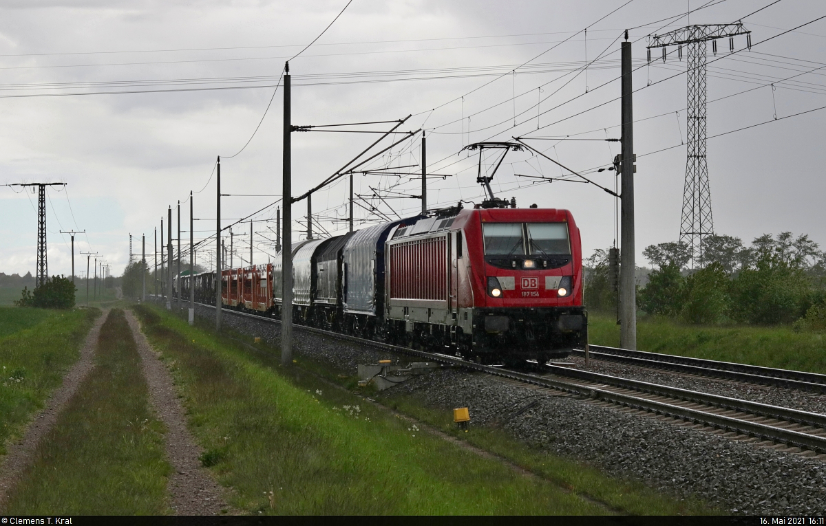 [Reupload]

Gemischter Gz mit 187 154-0 fährt bei Großkugel unter strömendem Regen Richtung Leipzig.

🧰 DB Cargo
🚩 Bahnstrecke Magdeburg–Leipzig (KBS 340)
🕓 16.5.2021 | 16:11 Uhr