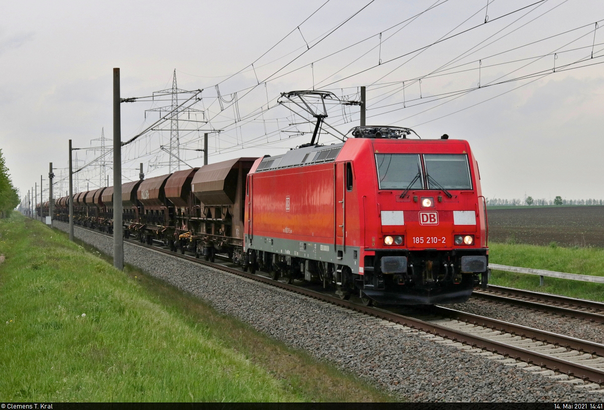 [Reupload]

Schotterzug mit 185 210-2 fährt an der Blockstelle (Bk) Braschwitz Richtung Halle (Saale).

🧰 DB Cargo
🚩 Bahnstrecke Magdeburg–Leipzig (KBS 340)
🕓 14.5.2021 | 14:41 Uhr