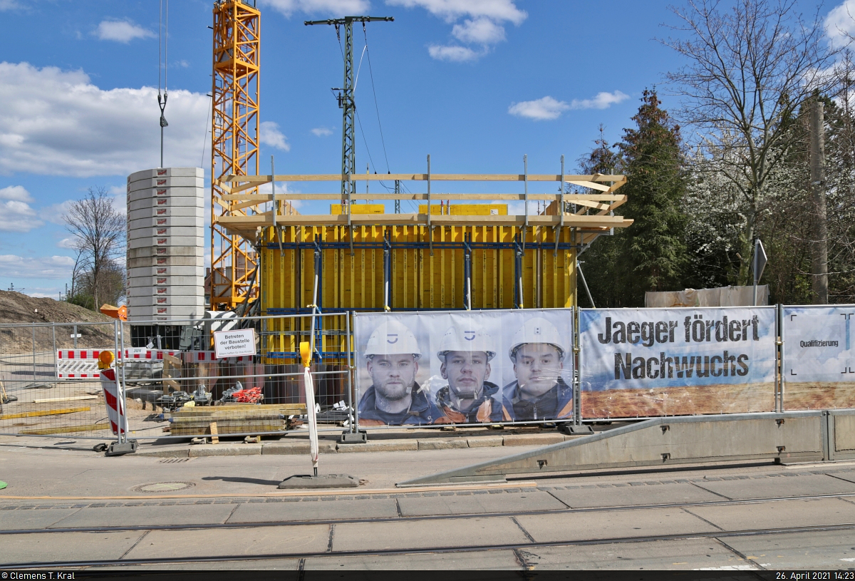 [Reupload]
VDE 8 Komplexmaßnahme Halle Rosengarten–Angersdorf
▶ Standort: Halle Rosengarten

Auch der Bau der neuen eingleisigen Argentinierbrücke schreitet voran. Blickrichtung Halle-Ammendorf. Inzwischen ist die Brückenschalung zu erkennen.

<a href= https://www.bahnbilder.de/bild/Deutschland~Galerien~Baustellen/1253279/vde-8-komplexmassnahme-halle-rosengarten8211angersdorf9654-standort.html  target= _blank >Foto von meinem letzten Besuch</a>

🚩 Bahnstrecke Halle–Hann. Münden (KBS 590)
🕓 26.4.2021 | 14:23 Uhr